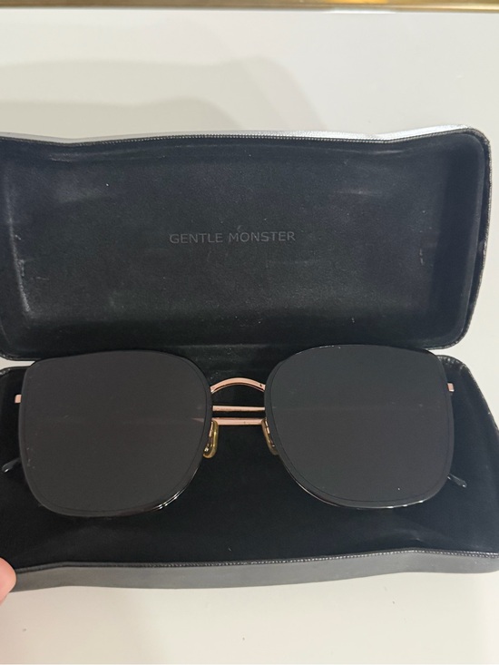 GENTLE MONSTER Accessories - GENTLE MONSTER Black Sunglasses with Rose Gold Bridge